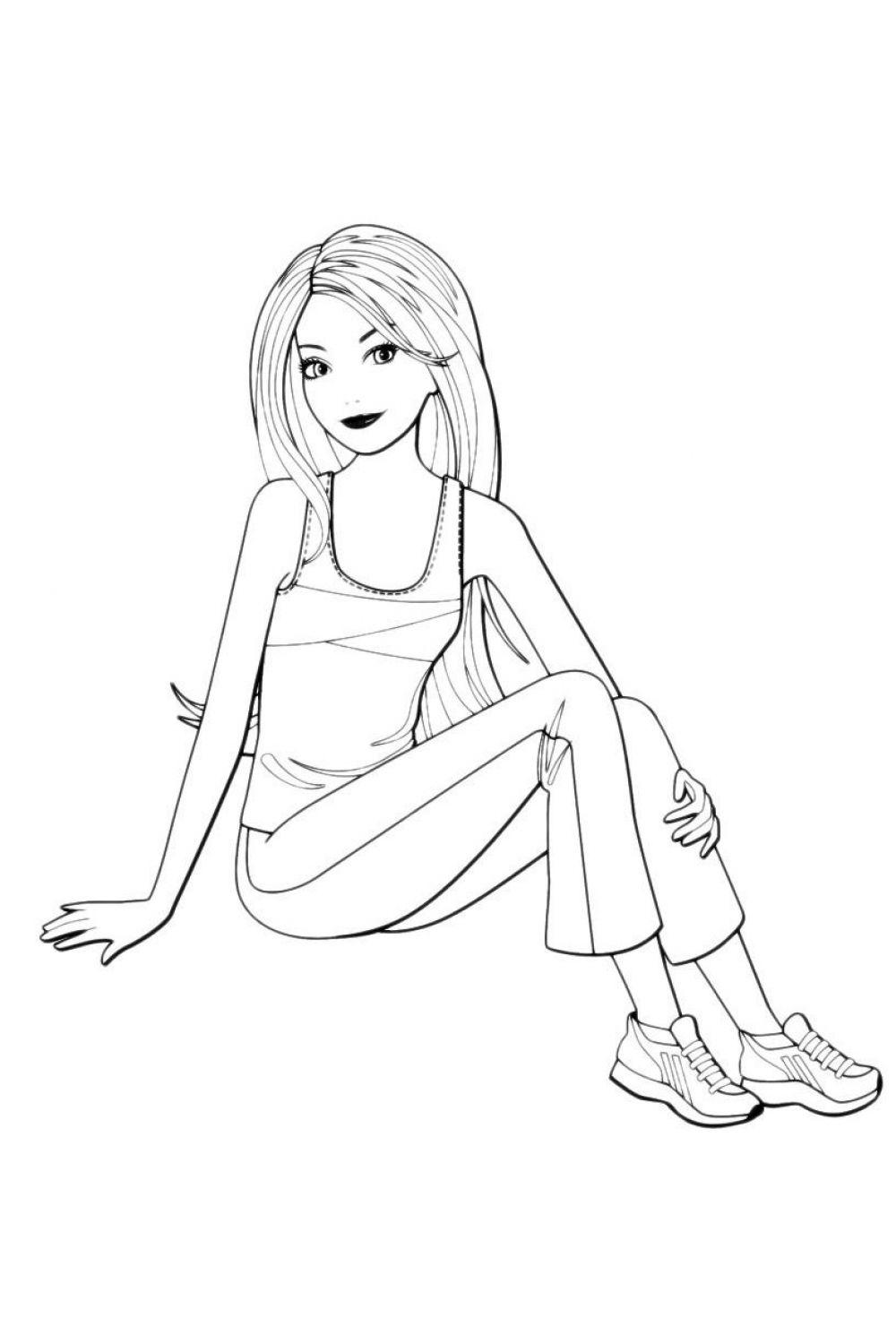 Девочка сидит