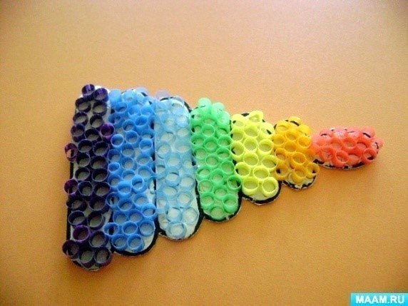 Аппликация из нарезаных цветных трубочек для коктейля