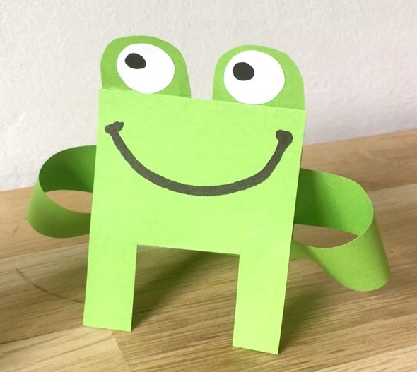 Лягушка. Поделка из цветной бумаги. Как сделать лягушку из цветной бумаги