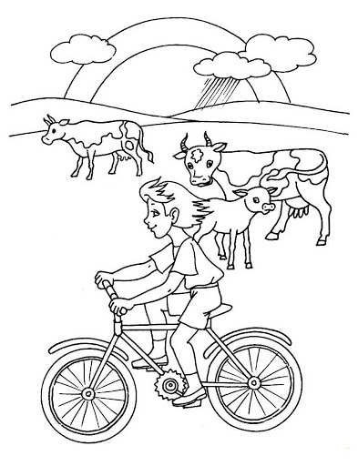 Коровы гуляют под радугой и на горизонте льет дождик