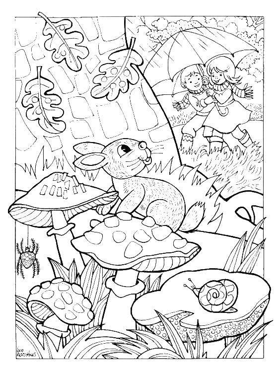 Дети играют в  лесу с листьями