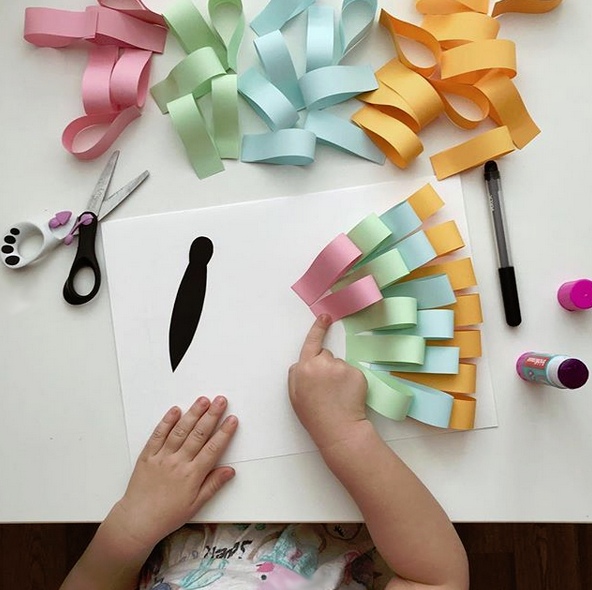 Объемная аппликация из полосок цветной бумаги. Бабочка 