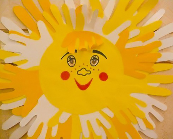 Аппликация солнце из ладошек. Аппликация на тему весны и лета