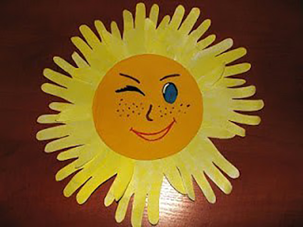 Аппликация солнце из ладошек. Аппликация на тему весны и лета