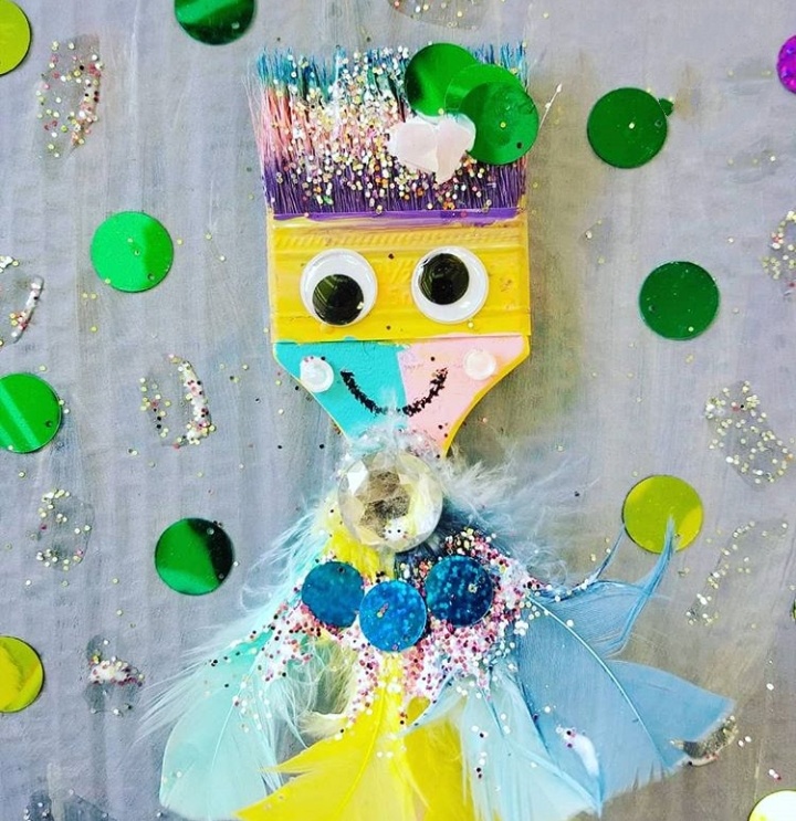 Поделка из хозяйственной кисточки и гуаши