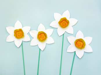 Аппликации на весенние праздники Аппликации из бумаги по весенней тематике с цветами