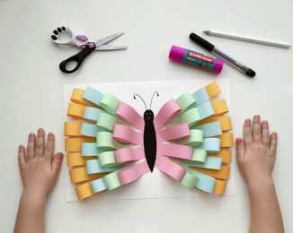 Весенние поделки Объемная аппликация из полосок цветной бумаги. Бабочка 