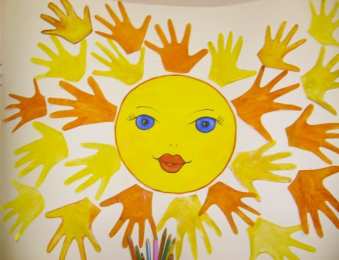 Аппликации на весенние праздники Аппликация солнце из ладошек. Аппликация на тему весны и лета