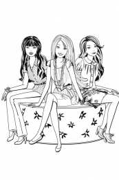 Барби Три подружки сидят на модном диване