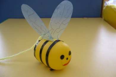 Весенние поделки Как сделать пчелу. поделка пчела 