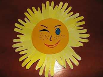 Аппликации на весенние праздники Аппликация солнце из ладошек. Аппликация на тему весны и лета