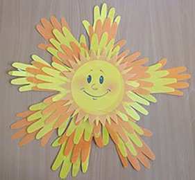 Аппликации на весенние праздники Аппликация солнце из ладошек. Аппликация на тему весны и лета