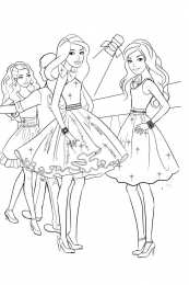 Барби и ее подружки на танцполе среди софитов